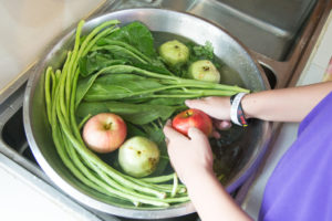 วิธีล้างผักผลไม้แบบล้างด้วยน้ำปูนใส