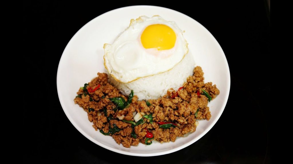 อาหารไทยยอดนิยม - ผัดกะเพราะไข่ดาว